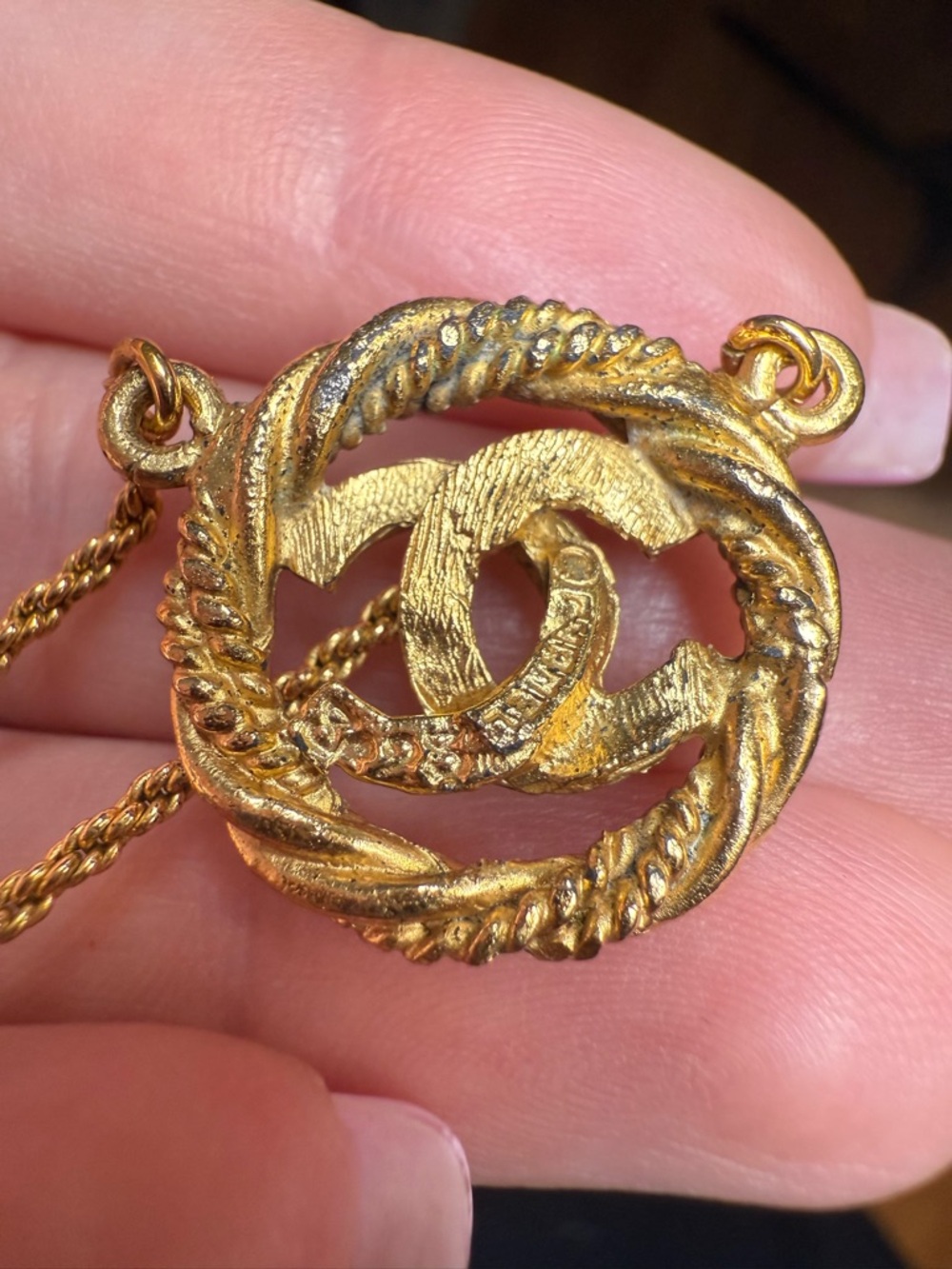 CHANEL *VINTAGE* Gold-Plated Choker Necklace - Picture 5 of 6